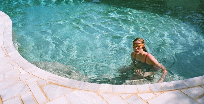 O perturbador filme grego Dogtooth, premiado em Cannes |