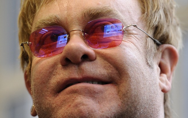 O cantor e compositor Elton John | 