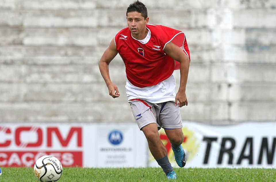 Elvis acertou com o Benfica, de Lisboa. | Hedeson Alves / Agência de Notícias Gazeta do Povo