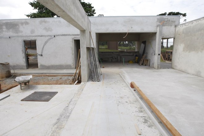 Para a nova residência de Nair, o arquiteto Gustavo Pinto planejou espaços mais amplos e boa área de circulação |