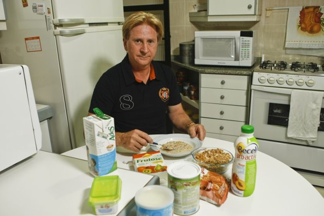 Ivan Aldo Martinhuk, de 57 anos, deixou de comer frituras há muitos anos e há 20 faz exercícios físicos | 