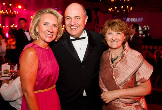 No réveillon do Mabu Thermas & Resort, nas Cataratas do Iguaçu, a presença dos curitibanos Helena Pereira Oliveira, Jayme Bernardo  responsável pela glamurosa decoração  e Guta Soifer | 