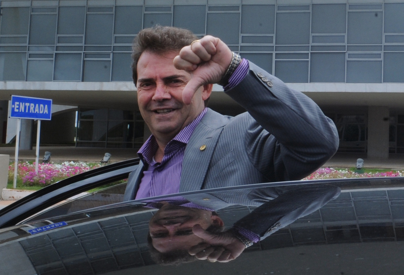 O presidente da Força Sindical, Paulo Pereira da Silva, encontrou-se com o ministro de Relações Institucionais, Luiz Sérgio, e na saída fala com jornalistas sobre negociação do valor do novo salário mínimo | Agência Brasil