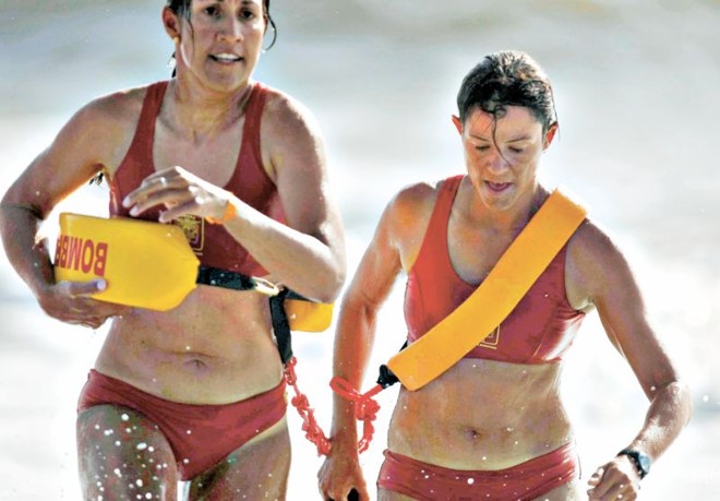 Sem regalias: as cinco mulheres do efetivo de guarda-vidas no Litoral têm o mesmo nível de exigência dos homens | 