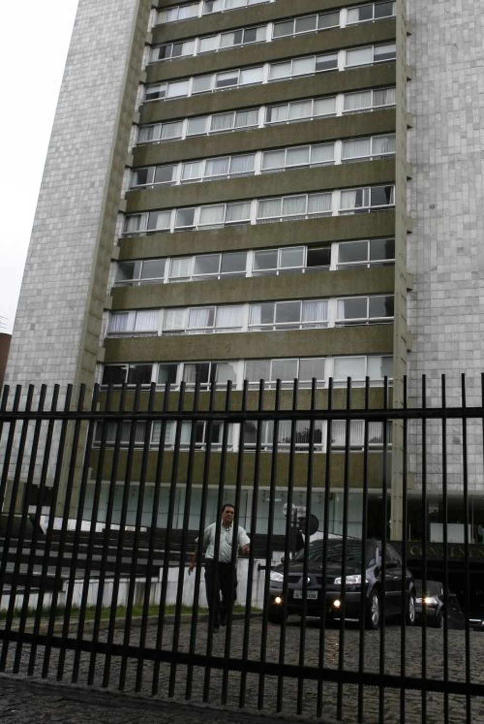 Polícia cumpriu mandado de busca e apreensãono apartamento de Eduardo Requião | Priscila Forone/ Gazeta do Povo
