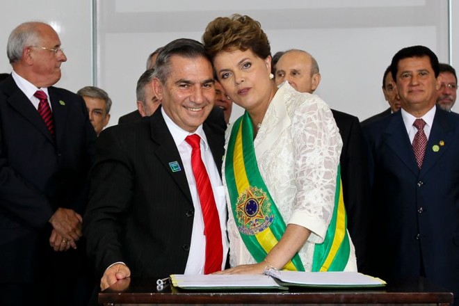 Gilberto Carvalho, com Dilma: ministro é paranaense, mas ligado ao PT de São Paulo | 