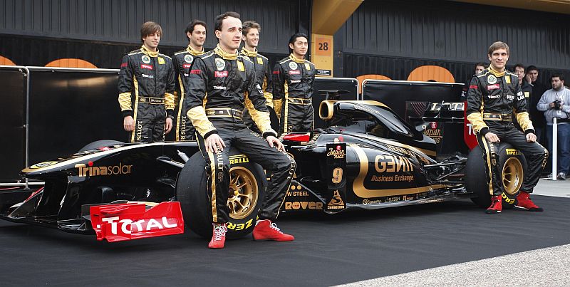 Lotus Renault exibe carro e time de pilotos: Bruno Senna é um dos reservas da equipe | Heino Kalis / Reuters