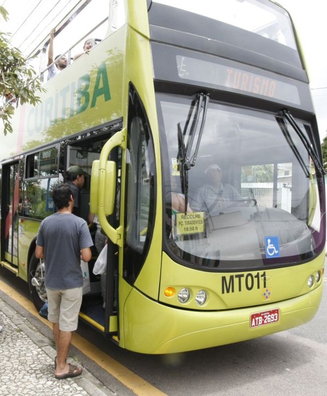 Ônibus da Linha Turismo: trajeto pela cidade dura cerca de 2 horas e 40 minutos |