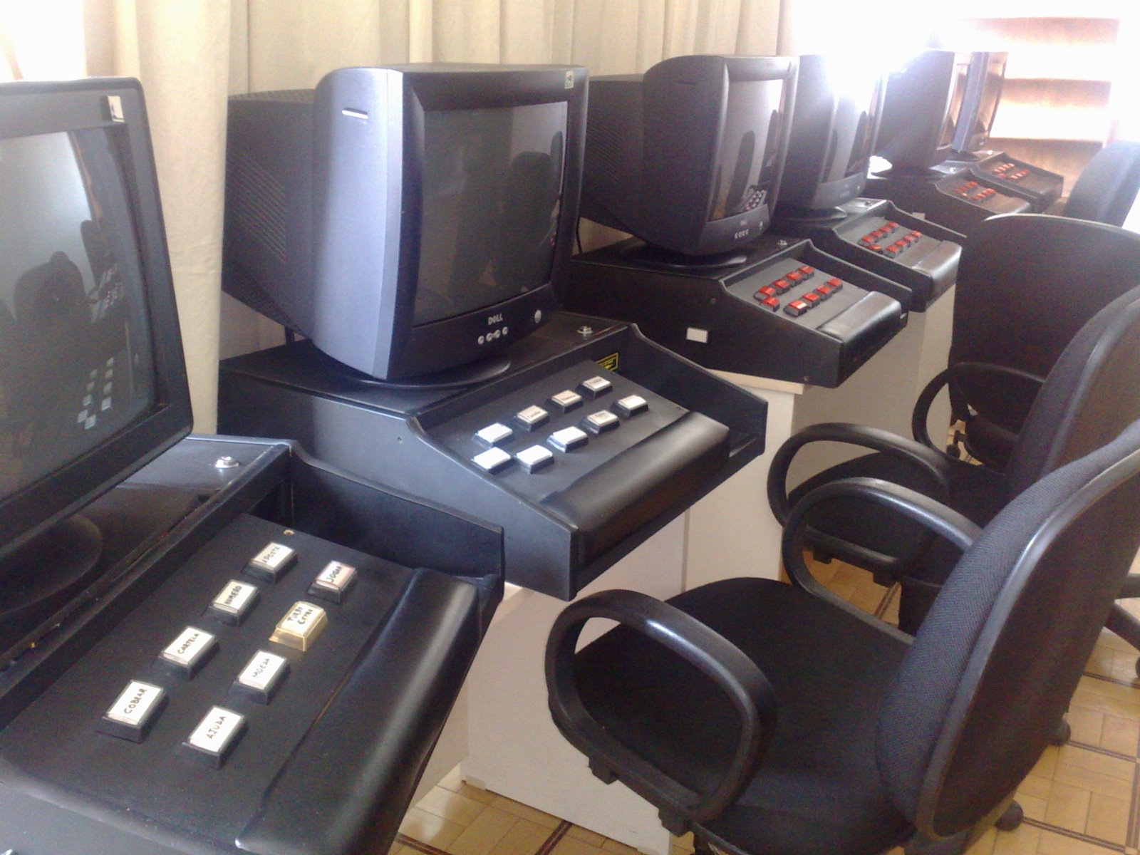 Máquinas caça-níqueis ocupavam duas salas do conjunto | Felippe Aníbal/ Gazeta do Povo