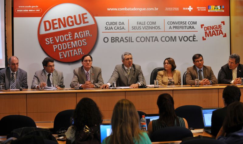 O ministro da Saúde, Alexandre Padilha, detalha ações do plano de combate a dengue | Valter Campanato / Agência Brasil