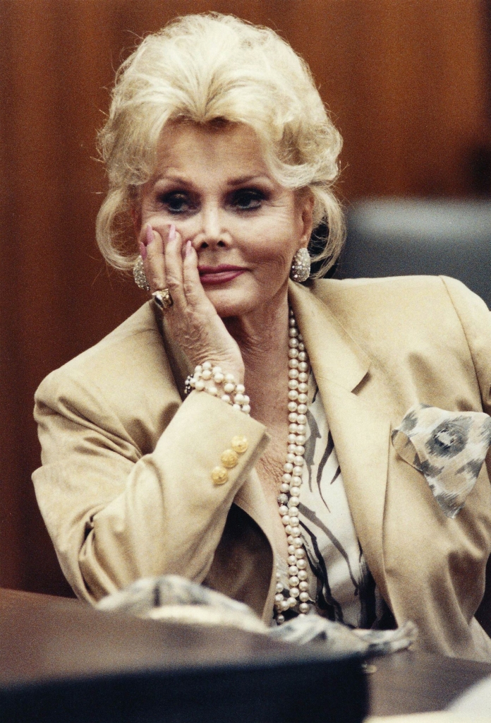 Zsa Zsa Gabor recebe alta após ter perna direita amputada | Divulgação