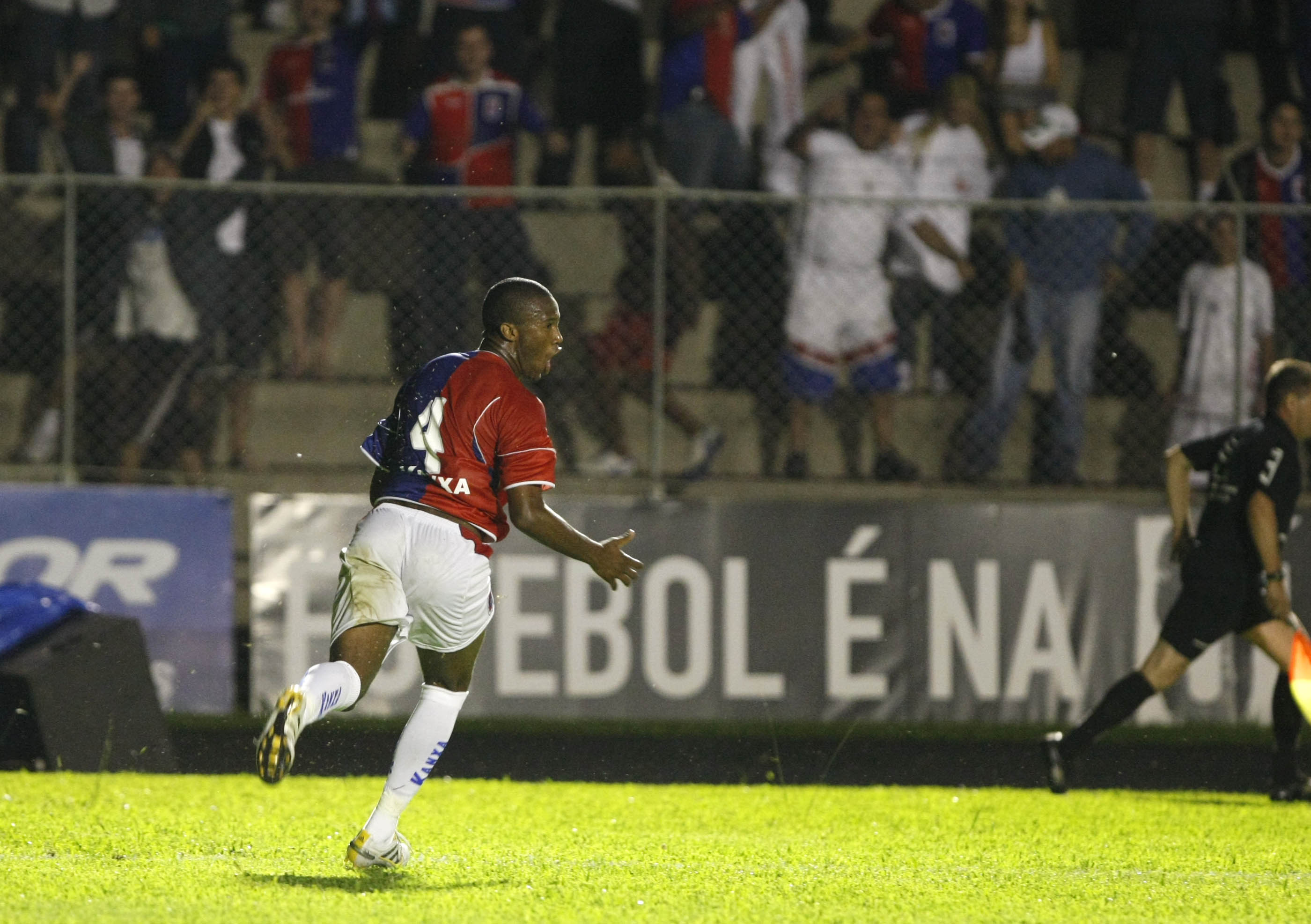 Rafael Vaz busca continuidade na zaga titular do Paraná | Pedro Serápio / Agência de Notícias Gazeta do Povo