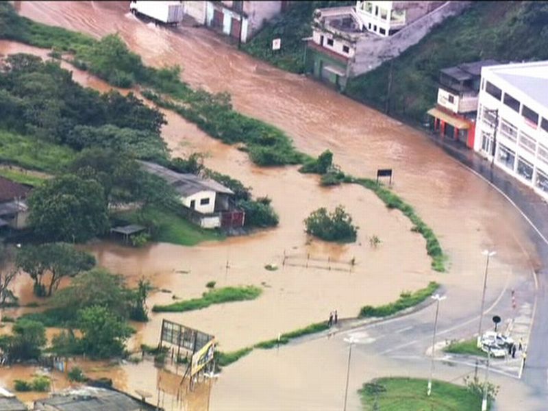 Chuva castigou a cidade de Franco da Rocha, na região metropolitana, que ainda sentia reflexos na tarde desta terça-feira | Reprodução/ TV Globo
