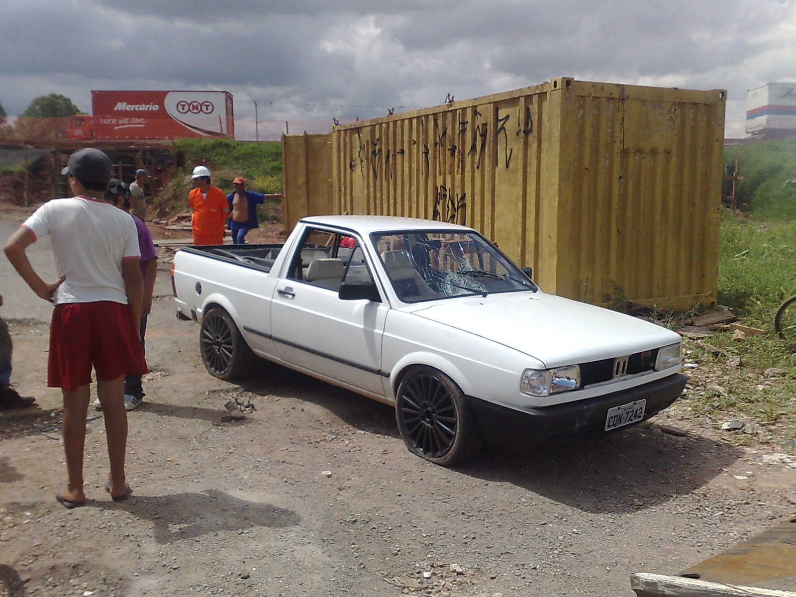 Veículo que atropelou duas crianças foi abandonado pelo motorista | Adriano Ribeiro / Gazeta do Povo