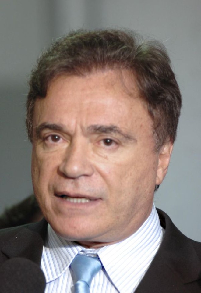 Alvaro Dias: dinheiro vai para a filantropia. |