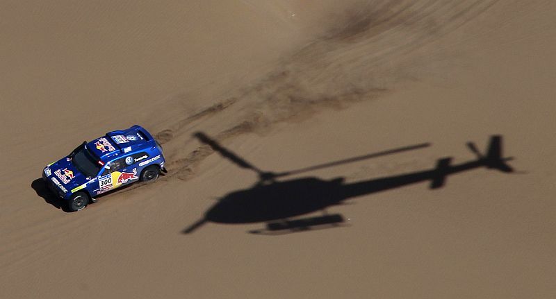 Carlos Sainz segue líder no Dakar | Eric Gaillard / Reuters