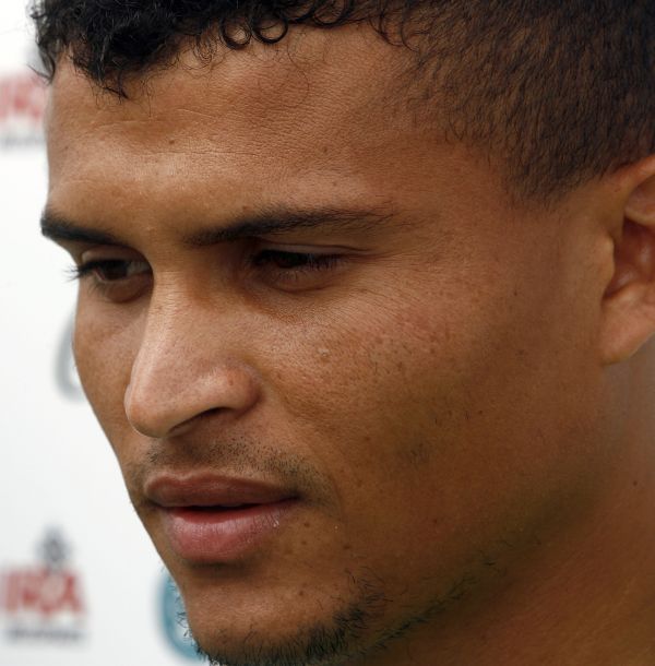 O lateral-direito Maranhão, ex-Santos, foi apresentado ontem pelo Coritiba: O foco é ser campeão | Hedeson Alves/ Gazeta do Povo