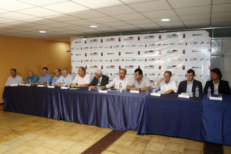 Aquilino Romani apresentou um a um o nome dos novos integrantes da diretoria: Estamos em busca de tudo o que é possível e, principalmente, viável para o clube | Hedeson Alves/ Gazeta do Povo