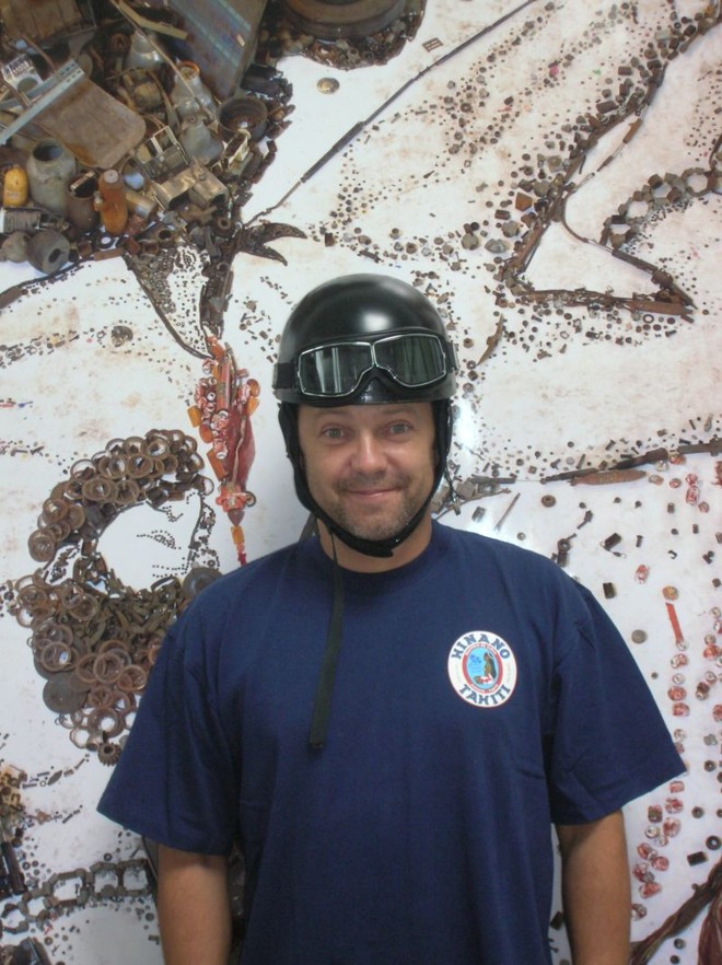 O artista plástico paulistano Vik Muniz retratou o catador Tião, personagem marcante do lixão do Jardim Gramacho, como o revolucionário francês Marat |