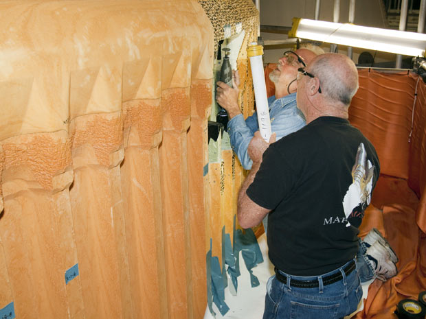 Fissuras na nave Discovery são consertadas | Jack Pfaller / Nasa