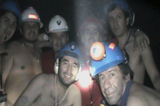 Trabalhadores presos na mina San José, no Chile: horas e dias se tornam mais lentos |