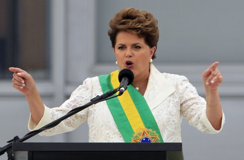 Dilma: a mulher da tesoura. |