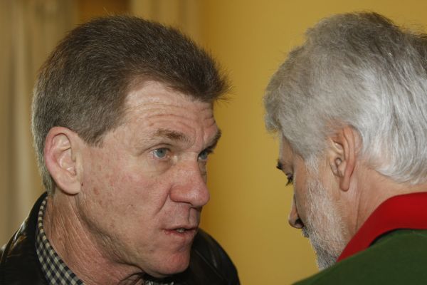 Eduardo Sciarra (DEM-PR, à esquerda) em conveção do Partido Democratas, no restaurante Madalosso, em junho de 2010 | Daniel Castellano / AGP / Agência de Notícias Gazeta do Povo