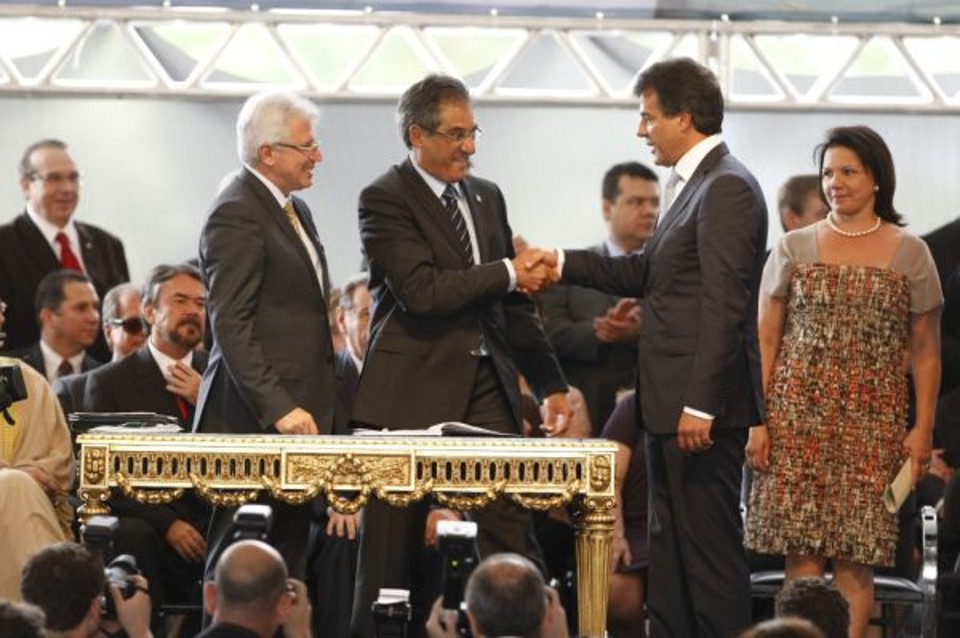 O governador Beto Richa dá posse ao irmão, Pepe, em cerimônia no Palácio Iguaçu | Hugo Harada/Gazeta do Povo