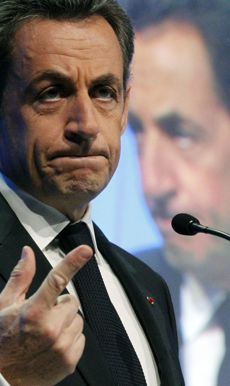 O que eu tenho a dizer sobre o euro é muito simples: estaremos lá para fazer o que for preciso para defender o euro. O euro é a Europa. Fui claro nesse assunto? Nicolas Sarkozy, presidente da França e representante da Europa em Davos | Christian Hartmann/Reuters