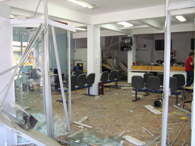 Agência ficou danificada após explosão | Divulgação/ Polícia Civil