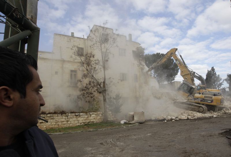 Máquinas deram início ao trabalho sob forte esquema de segurança | Ammar Awad/Reuters