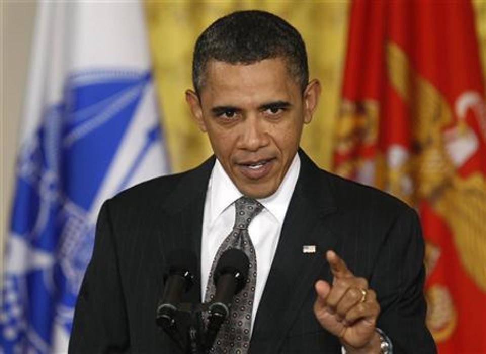 Presidente Barack Obama anuncia esforços de seu governo para fortalecer o apoio às famílias de militares, em Washington. Obama pretende se manter acima da política partidária no seu discurso do Estado da União, na terça-feira, mas precisa provar sua disposição em confrontar o déficit público, o que pode ser motivo de duras disputas entre republicanos e democratas | REUTERS/Larry Downing
