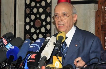 O primeiro-ministro da Tunísia, Mohamed Ghannouchi, concede entrevista coletiva em Túnis | Reuters