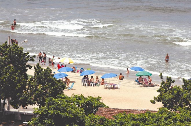 Com os veranistas paranaenses que invadem Barra Velha, a população quase triplica na temporada | 