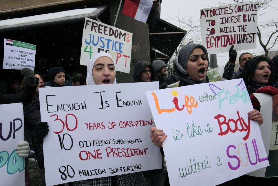 Depois de 12 dias de protestos, população egípcia permanece nas ruas pela saíde de Hosni Mubarak | Reuters