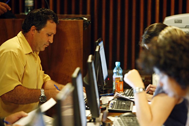 Silsso Corso: carteira de trabalho do datilógrafi comprovaria a contratação dele no Legislativo paranaense | Albari Rosa/Gazeta do Povo