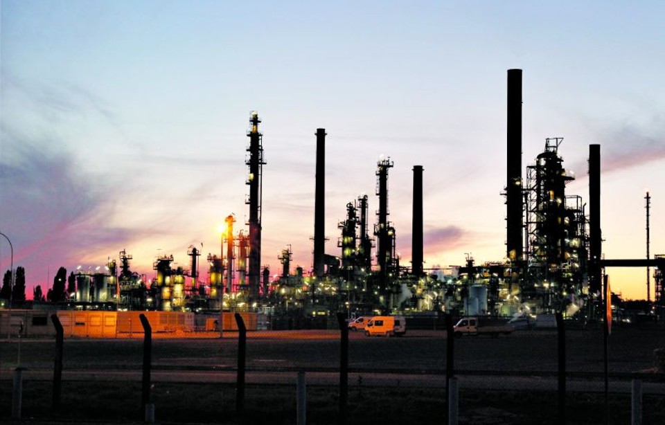 Refinaria de petróleo na Europa: estoque pode começar a ser usado | Benoit Tessier / Reuters