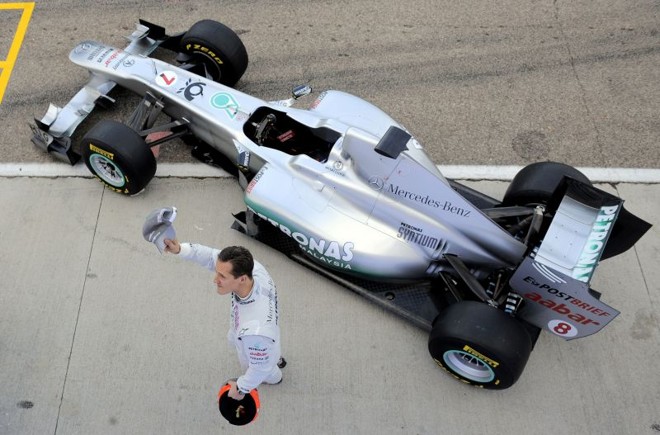 A nova Mercedes deixou Michael Schumacher animado: alemão espera ver a equipe disputando pódios regularmente | 