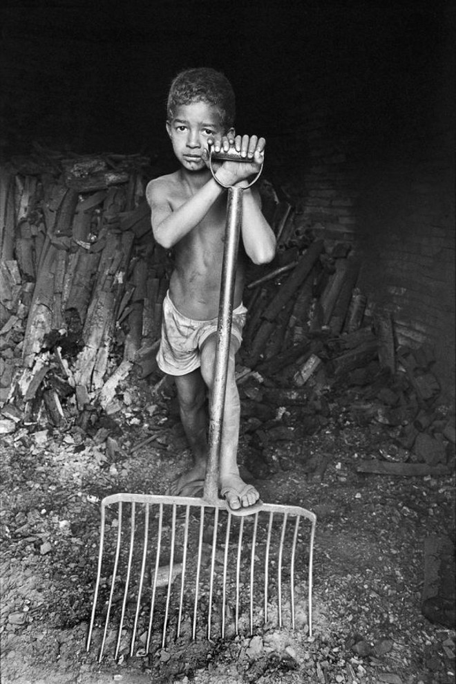 Criança carvoeira em fazenda do Mato Grosso do Sul, em 1988 | 