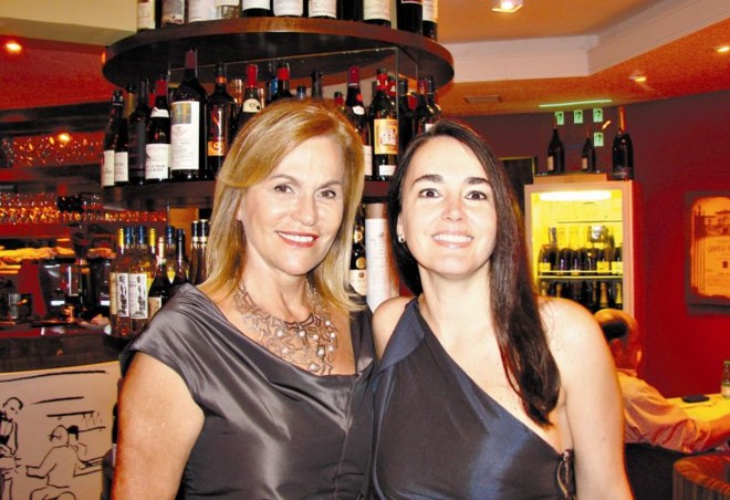 As amigas Marli Corleto (à esq.) e Monica Justen trocaram ideias sobre a nova gestão do Provopar, presidida por Marli, durante jantar no bistrô Vindouro, na quinta-feira |