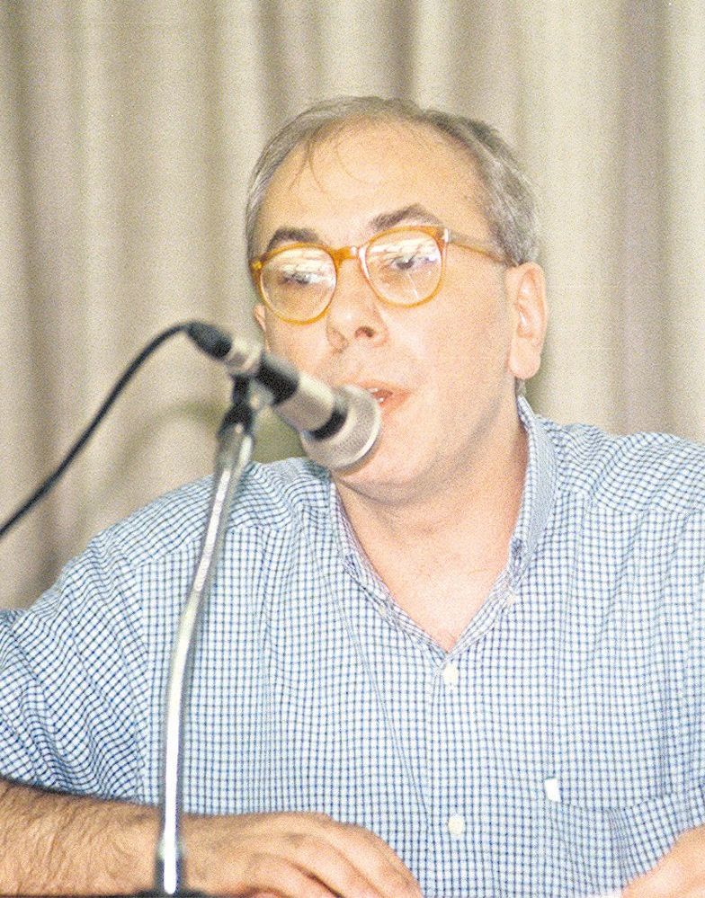 O poeta Régis Bonvicino construiu trajetória poética sem se guiar por modelos ou escolas | Rogério Assis/ Folhapress