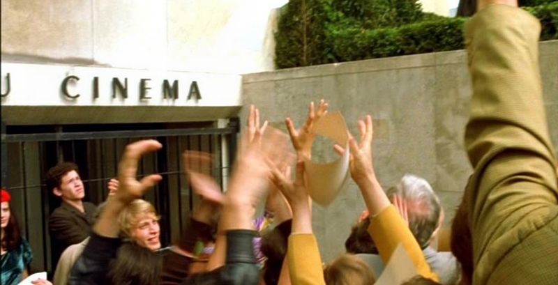 Em Os Sonhadores, de Bernardo Bertolucci a Cinemateca de Paris é palco de protestos em 1968 | Divulgação