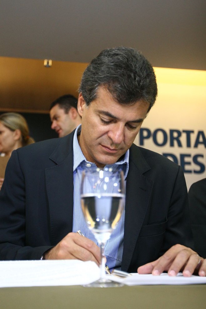 A guerra fiscal está muito forte. Uma empresa que queria se instalar aqui viu nossos incentivos e voltou para negociar mostrando os benefícios concedidos pela Bahia, Beto Richa, governador do Paraná | Roberto Custódio / Gazeta do Povo