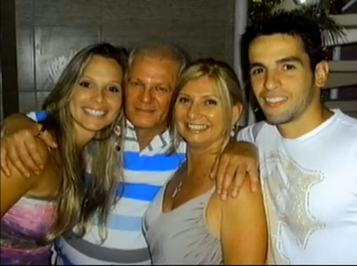 Uma das fotos apresentadas pela defesa como álibi do coronel Martins | Reprodução tevê Bandeirantes