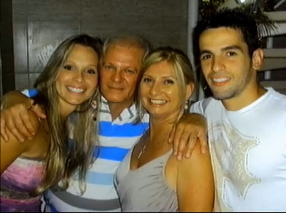 Uma das fotos apresentadas pela defesa como álibi do coronel Martins | Reprodução tevê Bandeirantes
