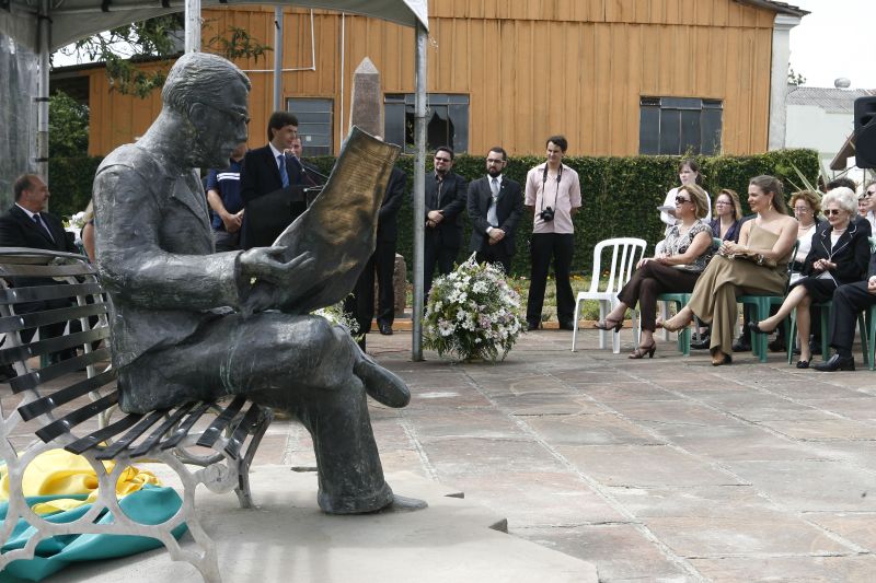 A estátua do jornalista Francisco Cunha Pereira Filho, inaugurada ontem: homenagem póstuma | Priscila Forone/Gazeta do Povo