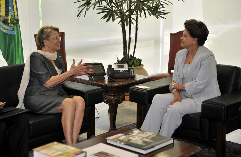 A ministra das Relações Exteriores da França, Michele Alliot-Marie, e a presidenta Dilma Rousseff, durante encontro no Palácio do Planalto | José Cruz/ABr