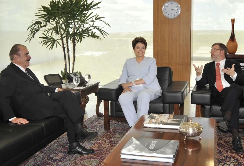 A presidenta Dilma Rousseff recebe em audiência os presidentes do Senado, José Sarney, e da Câmara, Marco Maia, no Palácio do Planalto | José Cruz/ABr