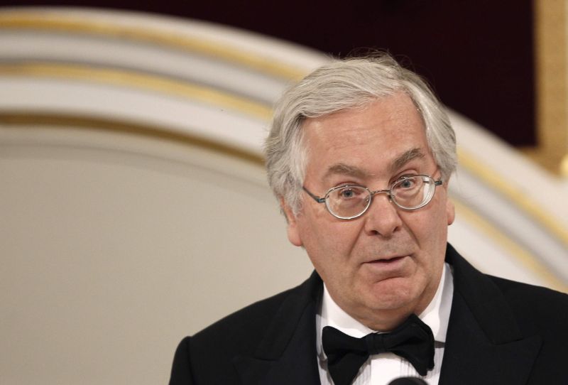 De uma forma ou de outra, um aperto no padrão de vida é o preço inevitável a pagar pela crise financeira e por um subsequente reequilíbrio da economia no mundo e no Reino Unido, Mervyn King, presidente do Banco da Inglaterra | Suzanne Plunkett / Reuters