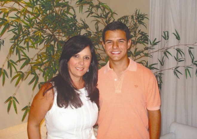 NOVO ENGENHEIRO MECÂNICO- O jovem Thomas, filho dos amigos Ritinha (Cooper) e Osmar Mylla, acaba de ser aprovado em mais um vestibular de Engenharia Mecânica. Thomas foi aprovado na Universidade Federal, na PUC e na Unicenp | 